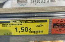 Esconde el tanga en zona de pan del Mercadona