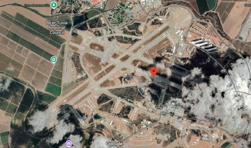 Dron UAV en la Base Aérea de Hatzor, Israel - UAV, Drones: Aviones no tripulados cazados con Google Earth - Foro Belico y Militar