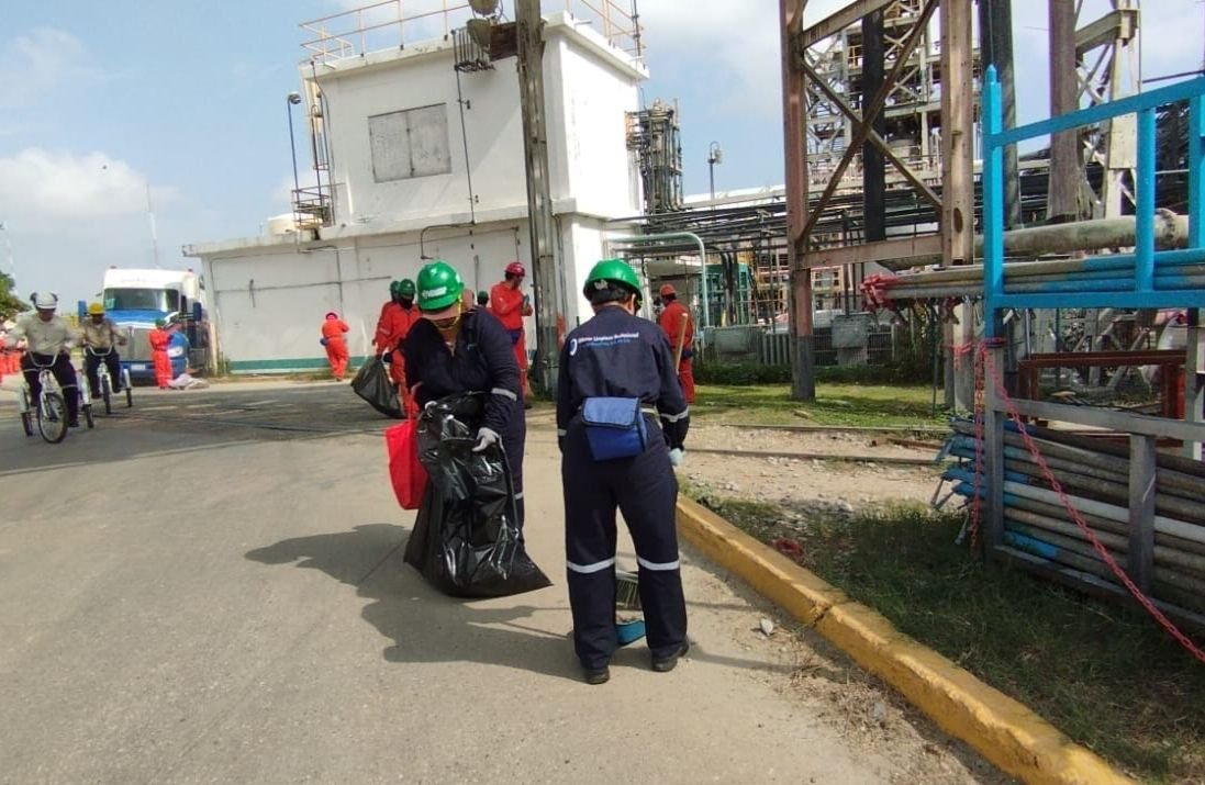 Limpieza de calles, camellones y trincheras