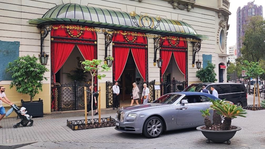 Barcelona fuera de juego: el espacio público secuestrado por el turismo Barcelona fuera de juego: el espacio público secuestrado por el turismo