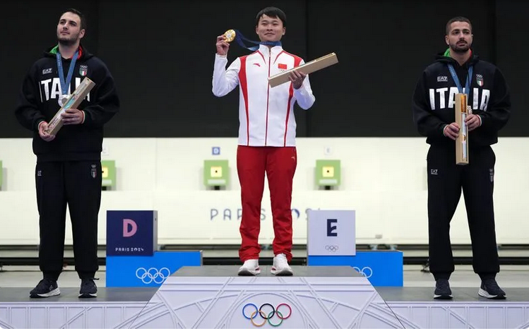 El Chino xie yu se queda con el oro en tiro en la prueba masculina de pistola de aire comprimido de 10 metros  KlmYiOW